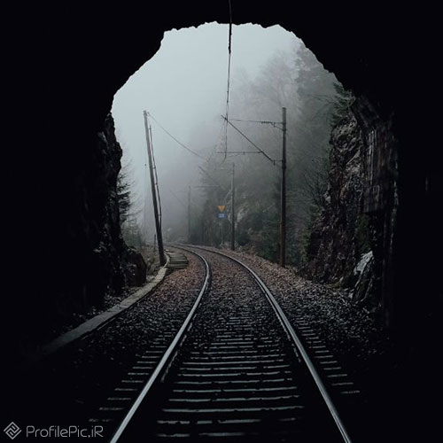عکس ریل قطار در تونل